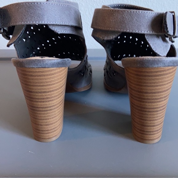 Fergalicious Brand Gray Sandals - Picture 3 of 7